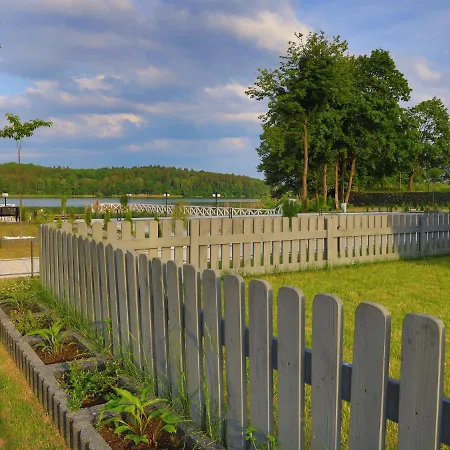 Szmaragdowy Nad Jeziorem Juno W Mragowie *