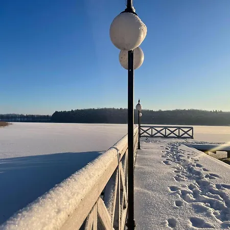 Szmaragdowy Nad Jeziorem Juno W Mragowie