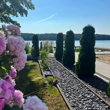 Szmaragdowy Nad Jeziorem Juno W Mrągowie *