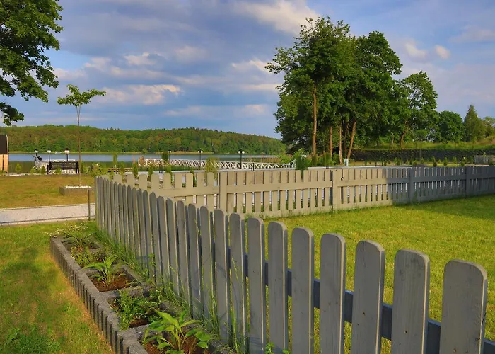 Szmaragdowy Nad Jeziorem Juno W Mrągowie *